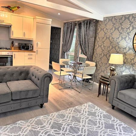 Welsh Villa-Hot Tub-Tenby-Carmarthen-Forestsetting Zewnętrze zdjęcie